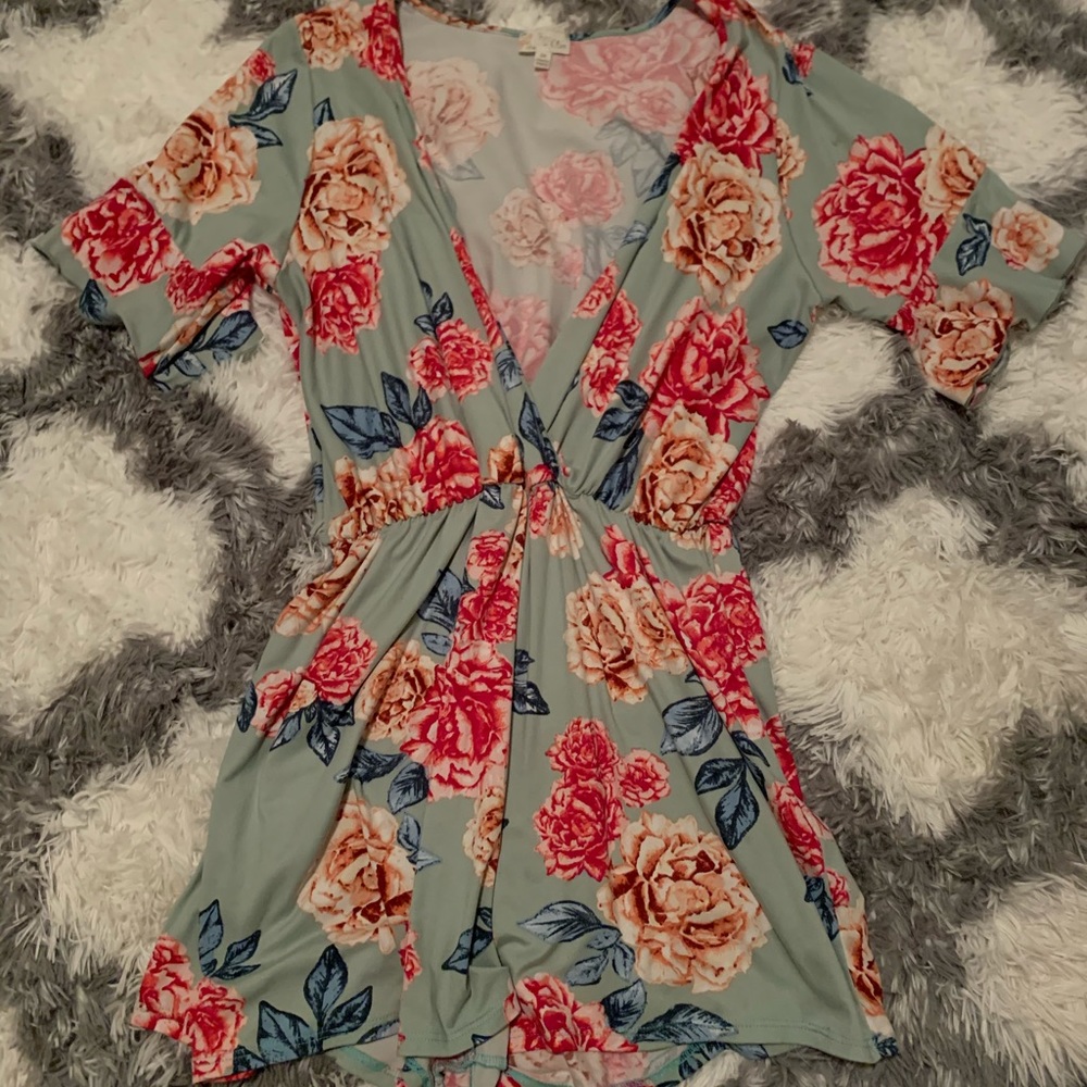 Cute flower print romper!